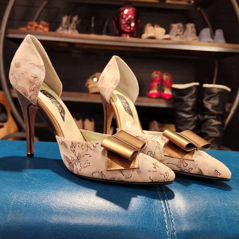Vintage Heels (2005)